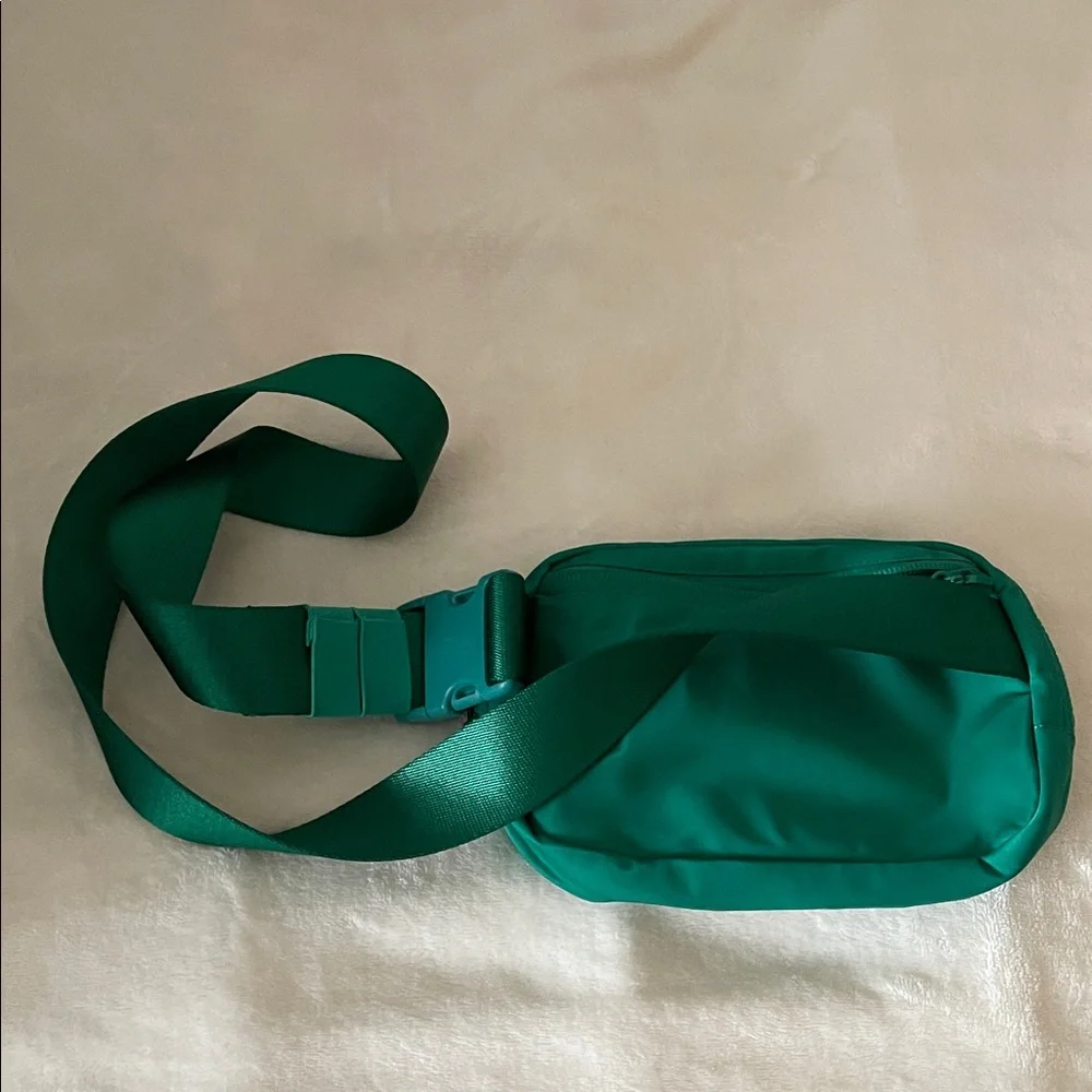 lululemon athletica 1L Green Belt Bag - Picture 4 of 4